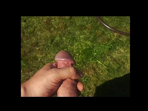 ❤️ Hot hottie ökölbe szorította a rózsaszín punciját, és egy spriccelővel elélvezett a nyári kertben ❤❌ Sluts at hu.tvmarket.top ️❤